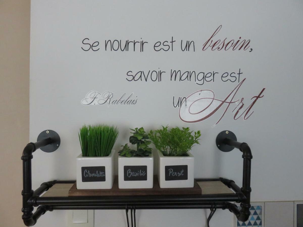 Grand appartement chaleureux Thouars Extérieur photo