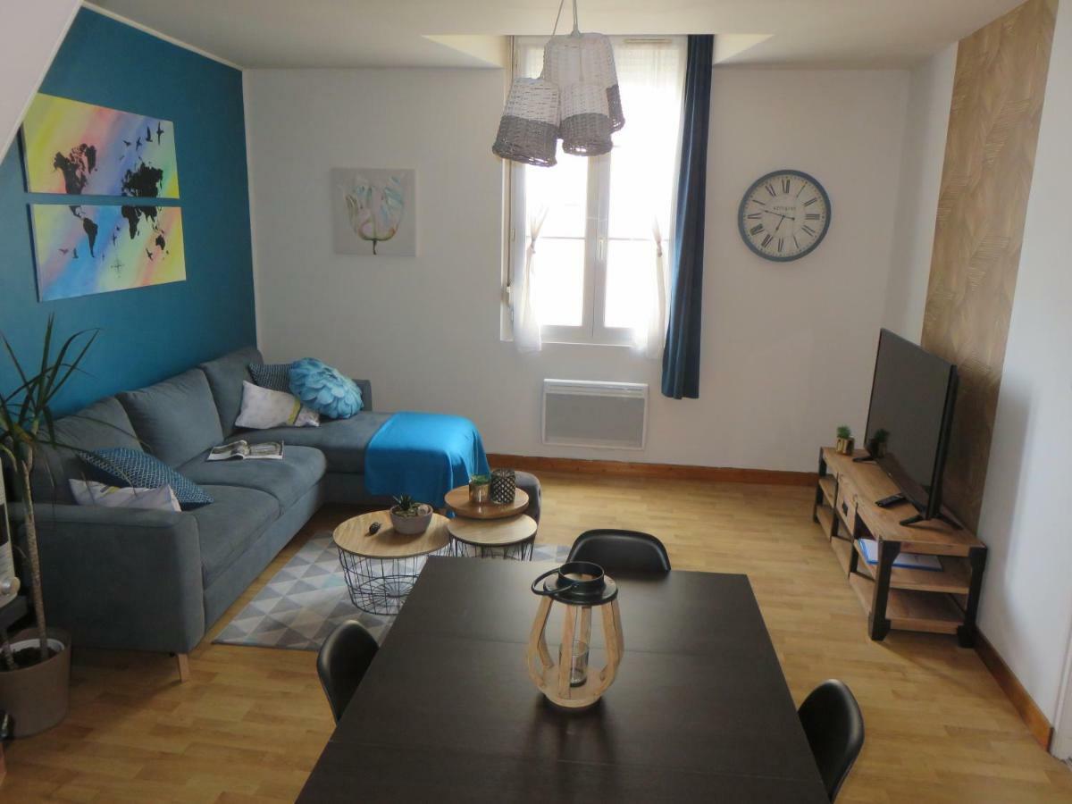 Grand appartement chaleureux Thouars Extérieur photo