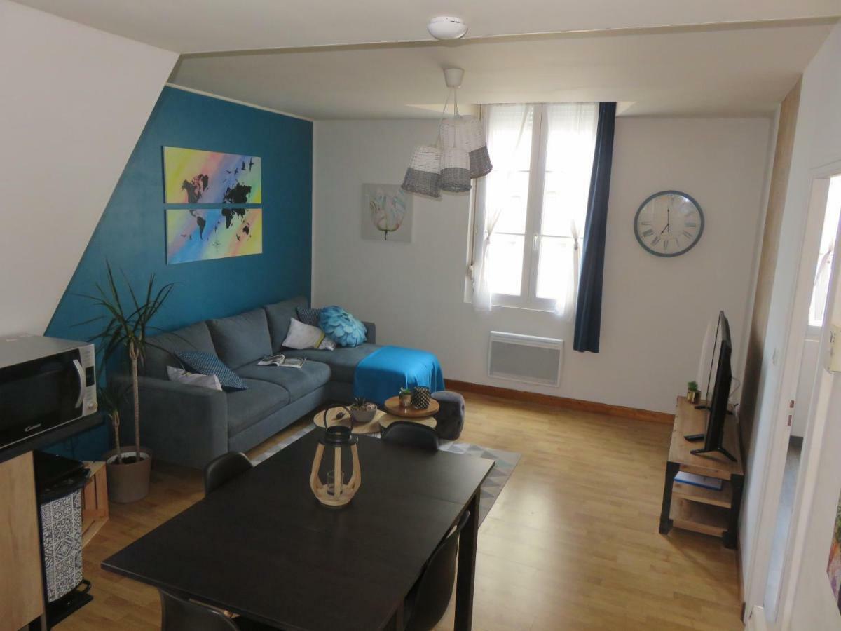 Grand appartement chaleureux Thouars Extérieur photo