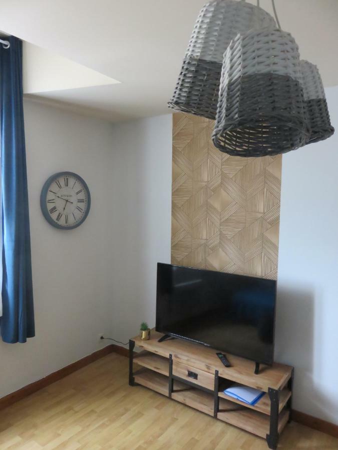 Grand appartement chaleureux Thouars Extérieur photo