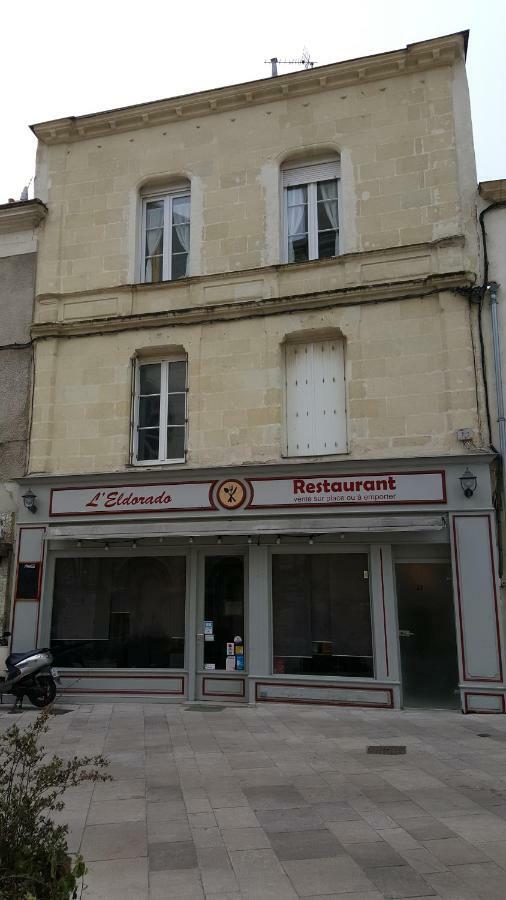 Grand appartement chaleureux Thouars Extérieur photo