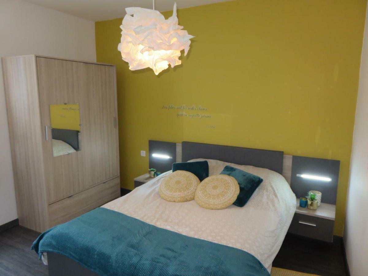 Grand appartement chaleureux Thouars Extérieur photo
