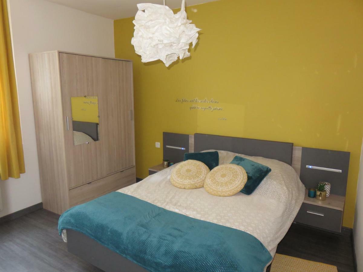 Grand appartement chaleureux Thouars Extérieur photo